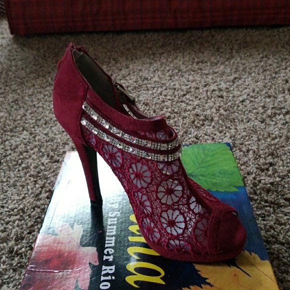 Shoes - Picture 3 of 3